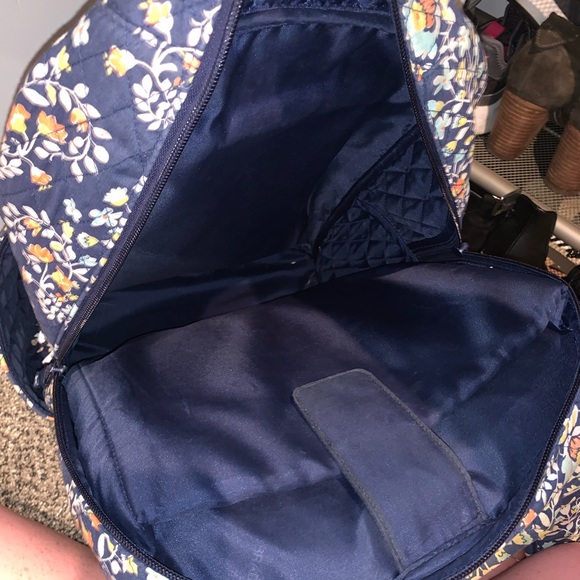 <<SOLD ON DEPOP>>>VERA BRADLEY BACKPACK - Picture 3 of 4